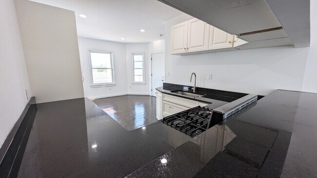Building Photo - 154 Brightman St