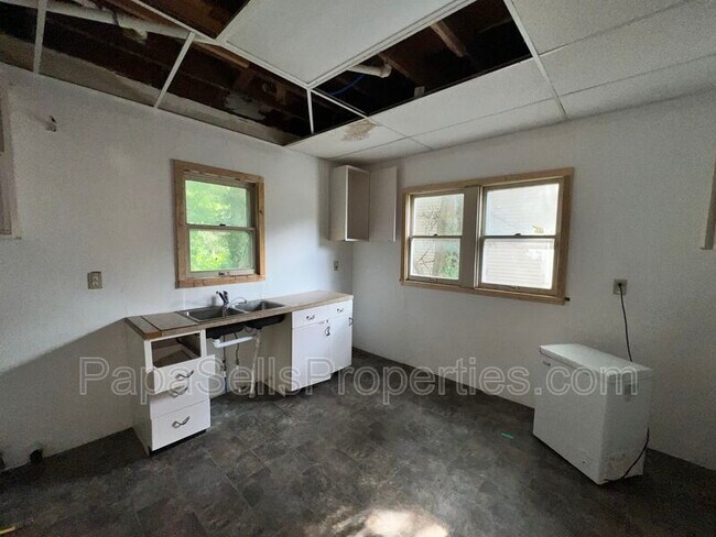 Foto del edificio - 327 E Stuart Ave