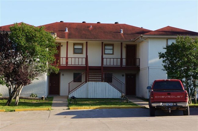 Building Photo - 643 FM247