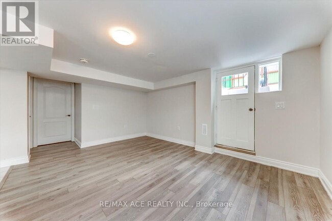 Building Photo - 19 Swanhurst Blvd
