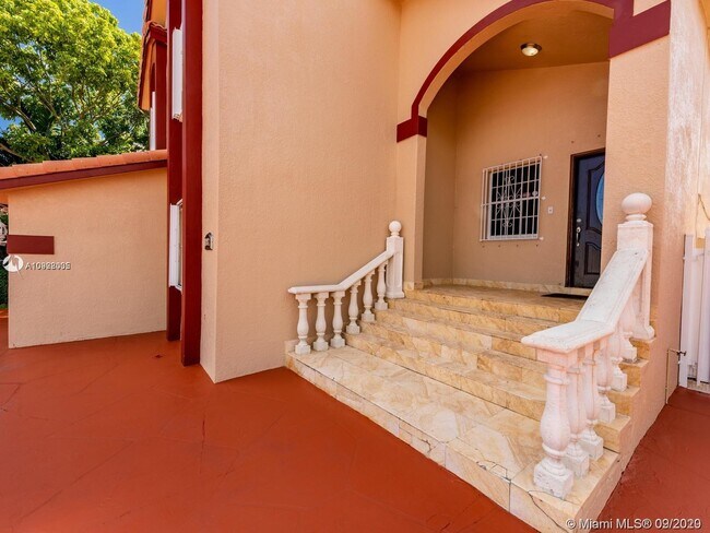 Foto del edificio - 1082 SW 142nd Ct