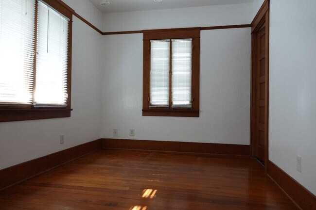 Oficina - 833-835 7th St