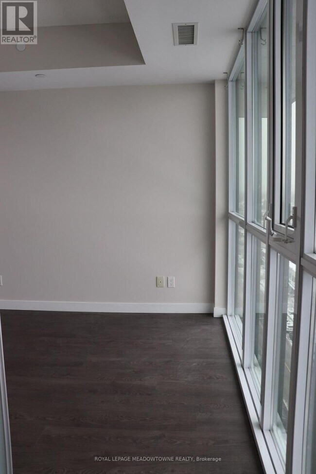 Photo du bâtiment - 2055 Danforth Ave