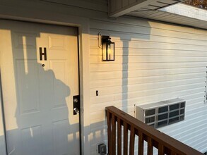 Building Photo - 323 S 12th St