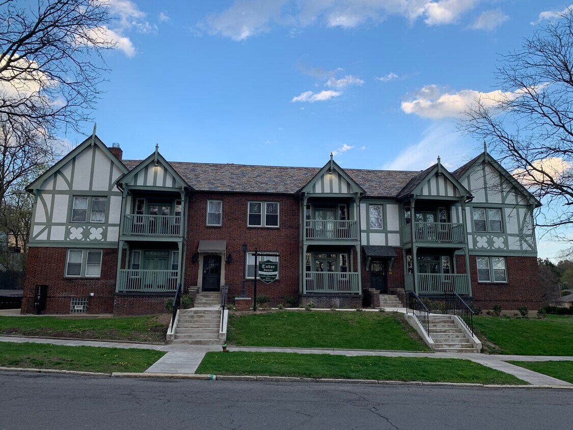 Foto principal - 109-11 Brookford Rd