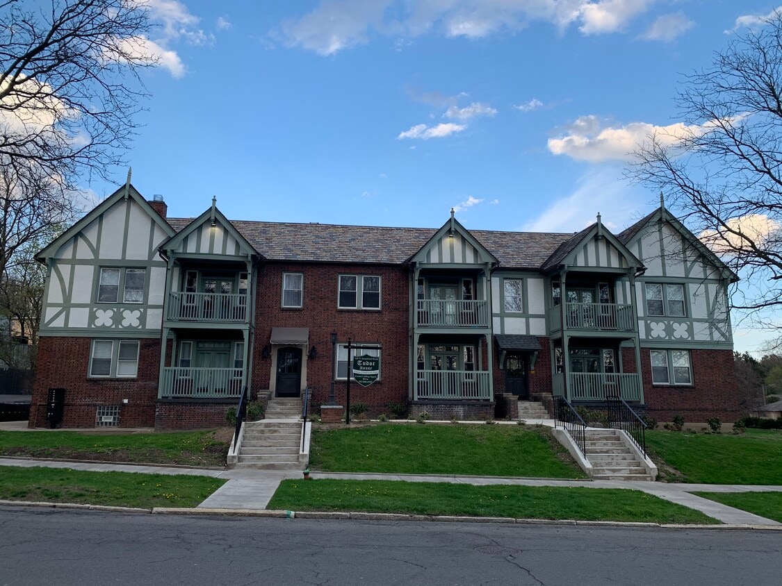 Primary Photo - 109-11 Brookford Rd