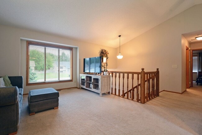 Building Photo - Spacious 3-Bedroom with Walkout and Fully ...