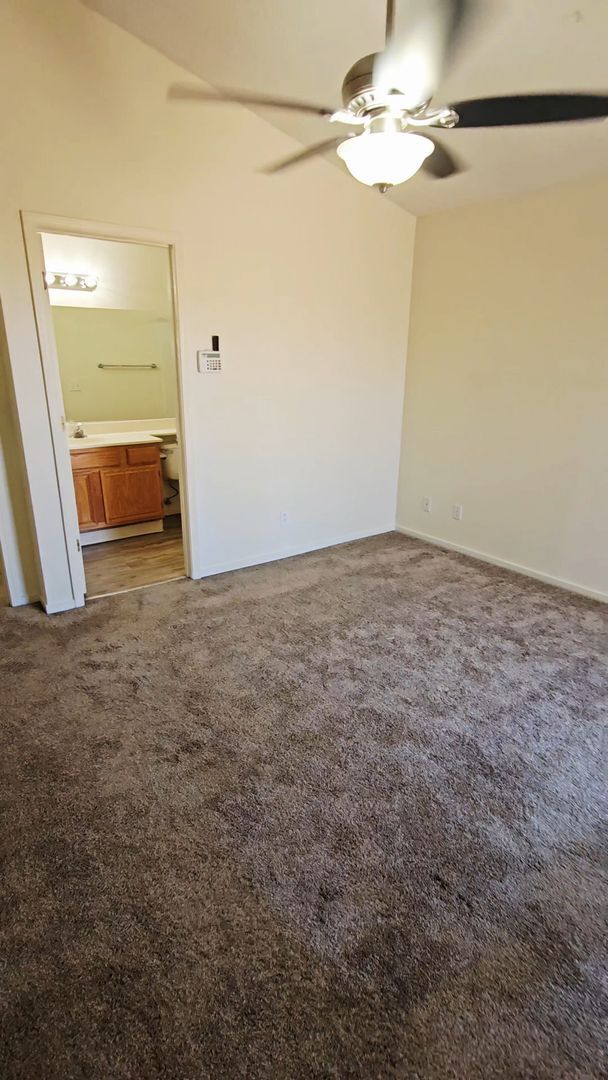 Building Photo - 2 Bed 2 bath 2 car garage Sierra Highlands home For Rent