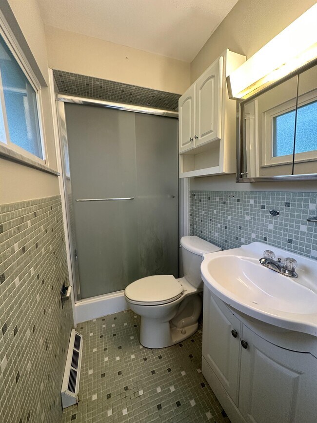 Building Photo - 1691 Twin Oaks Dr