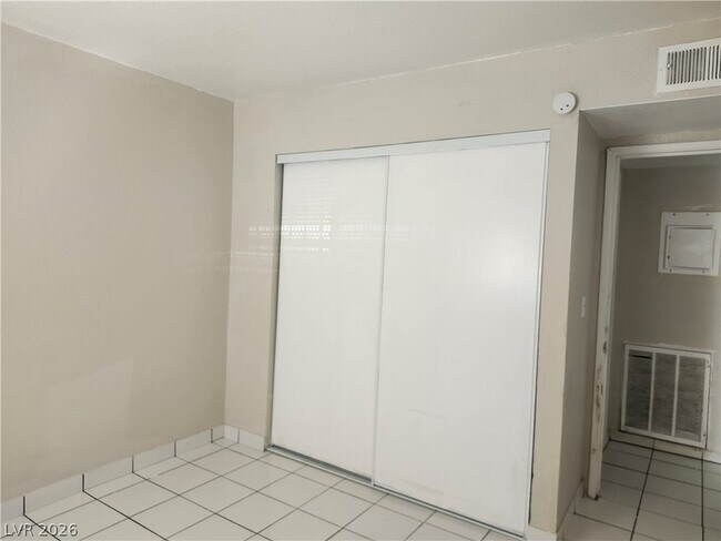 Foto del edificio - 4737 Thunderbolt Ave