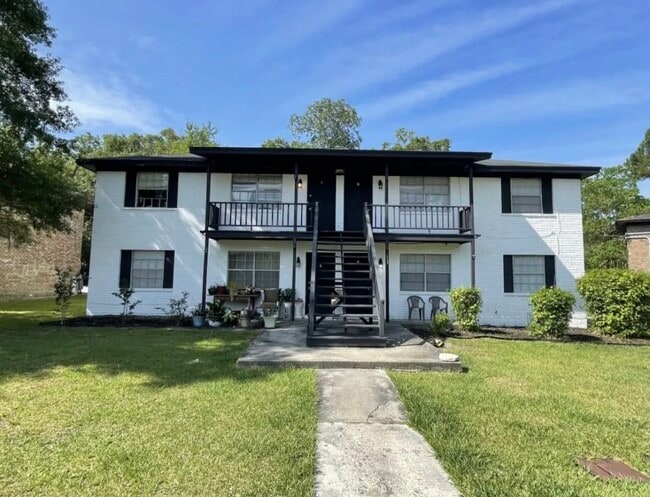 Building Photo - 2509 Oak Forest Dr