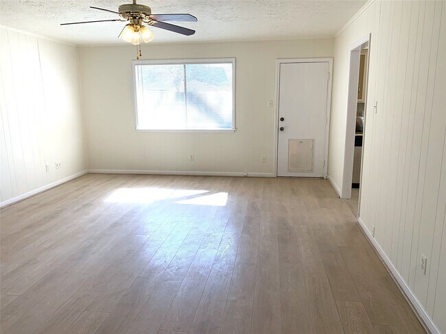 Foto del edificio - 13611 Elm Ct