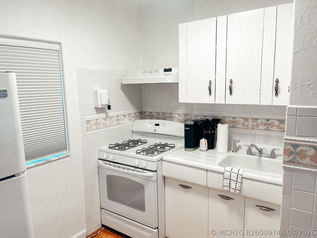 Building Photo - 516 3rd Ave S