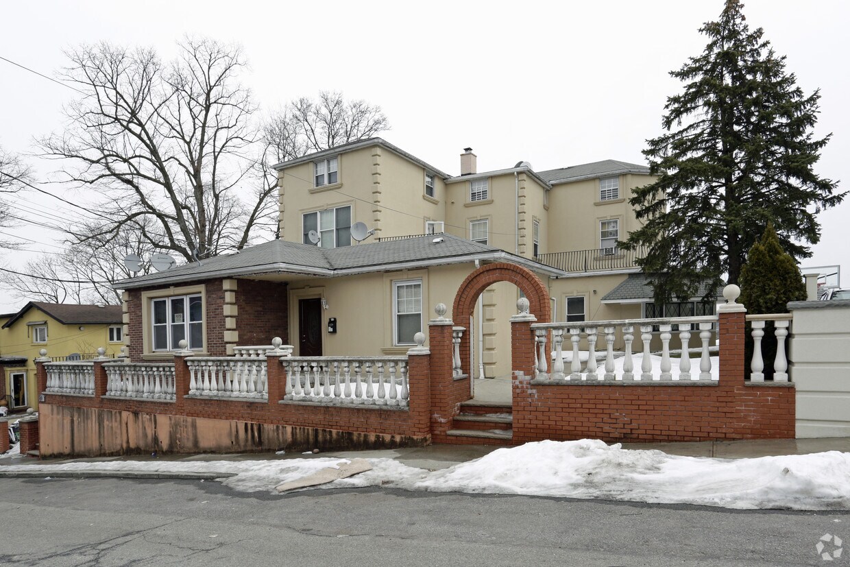 Primary Photo - 69 Starbuck St