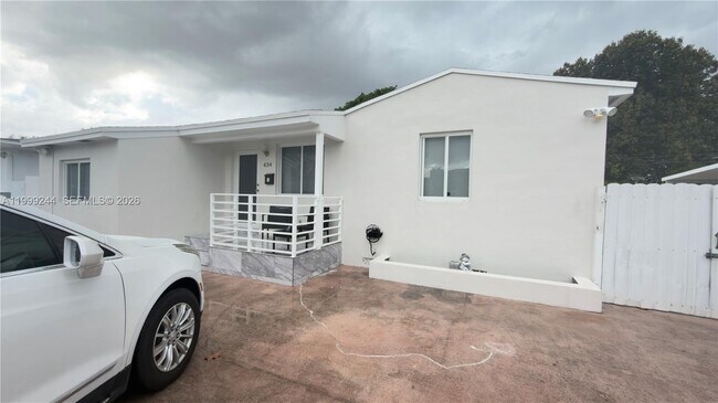 Foto del edificio - 434 Tamiami Blvd