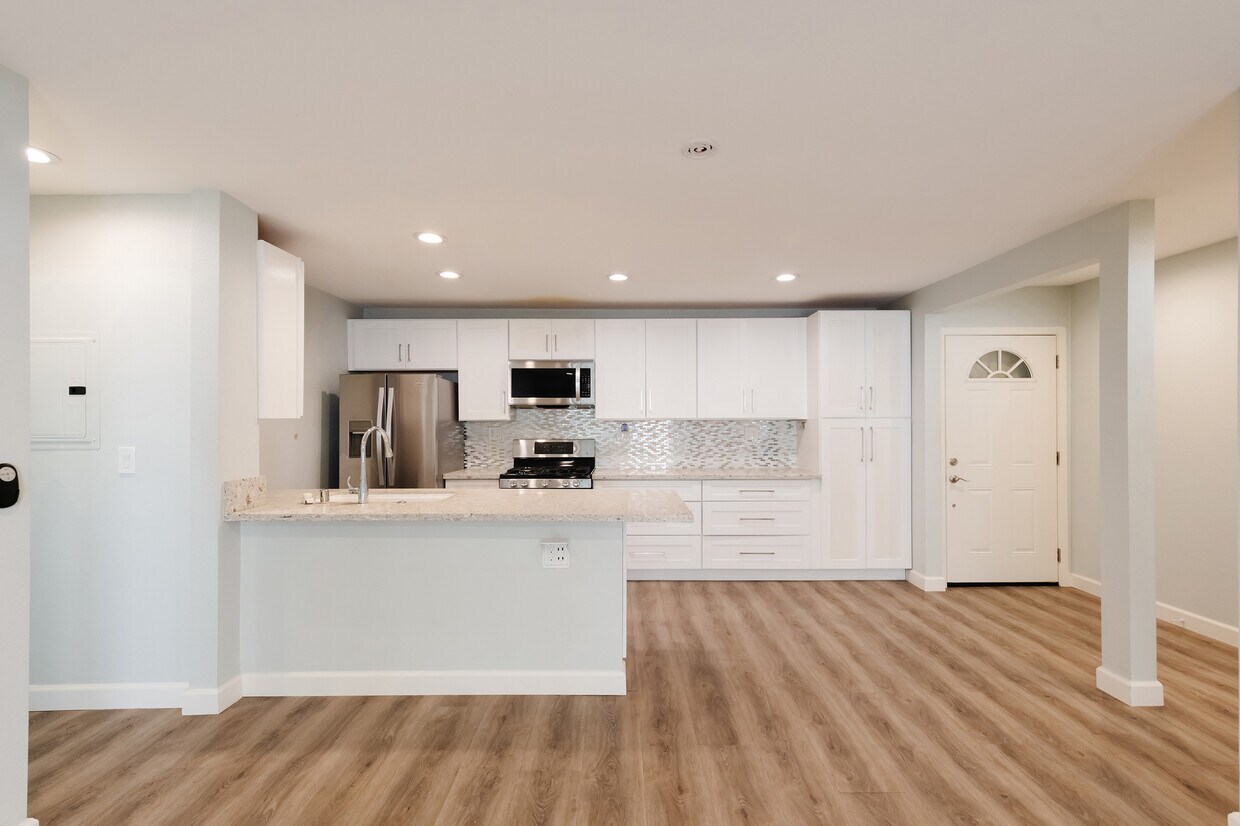 Foto principal - 4727 W 147th St