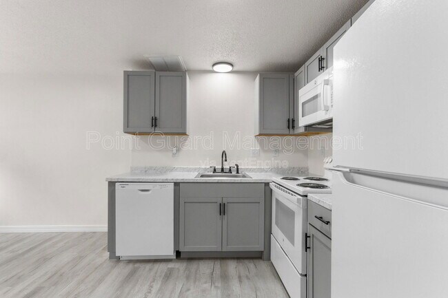 Building Photo - 1810 S Cleveland Ave