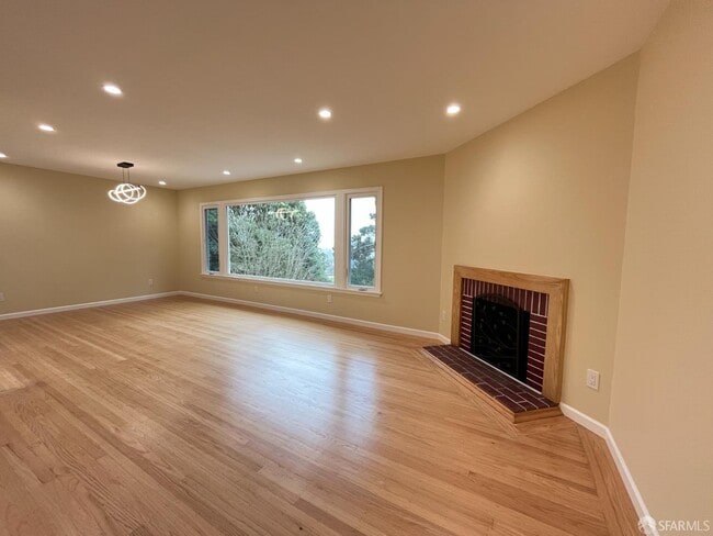 Building Photo - 21 Panorama Dr