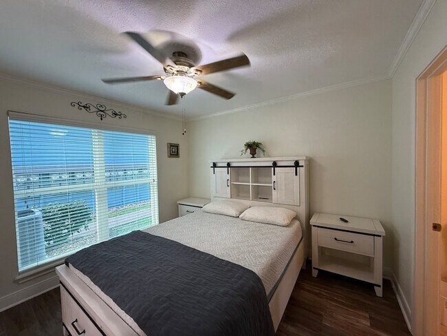 Foto del edificio - 3506 Cove View Blvd
