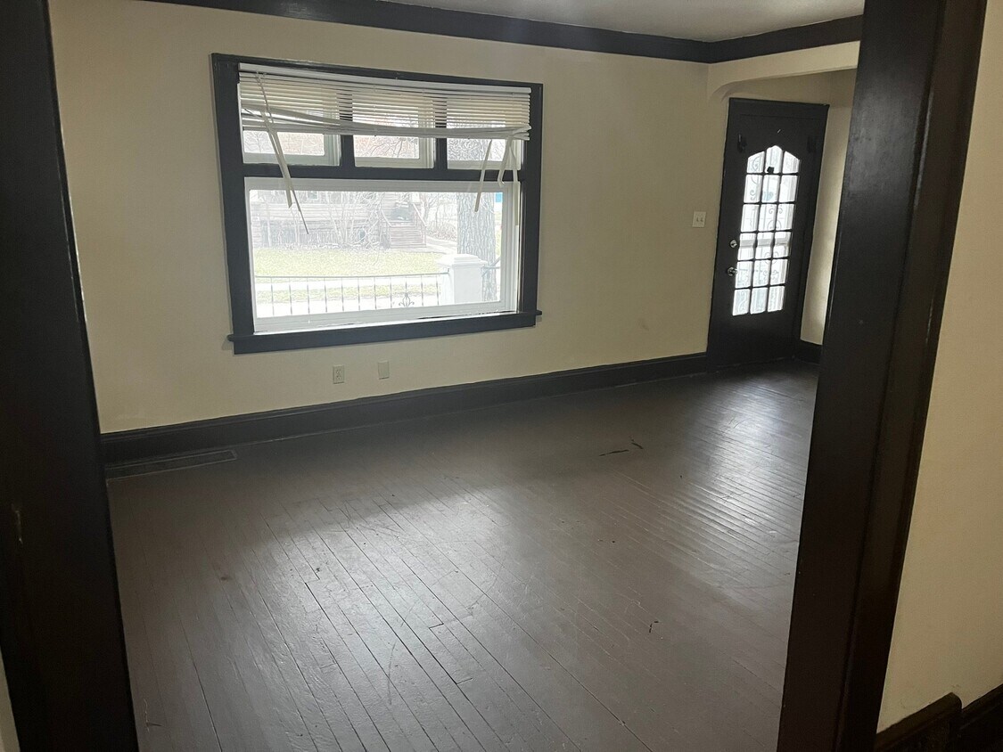 Foto del edificio - 3925 E 120th St