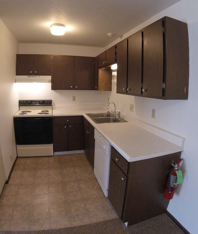 Building Photo - 3223 Scenic Dr