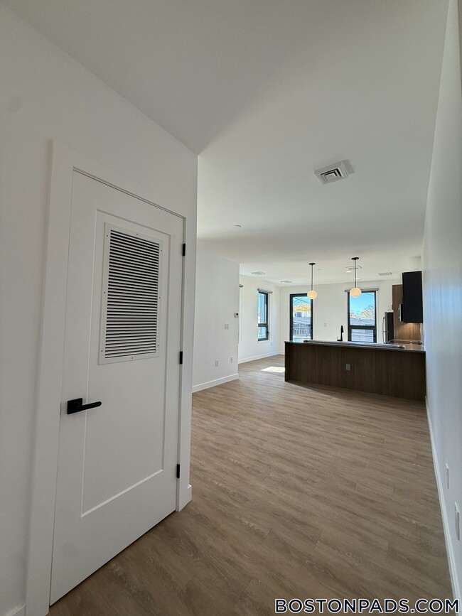 Building Photo - 199 Gardner St