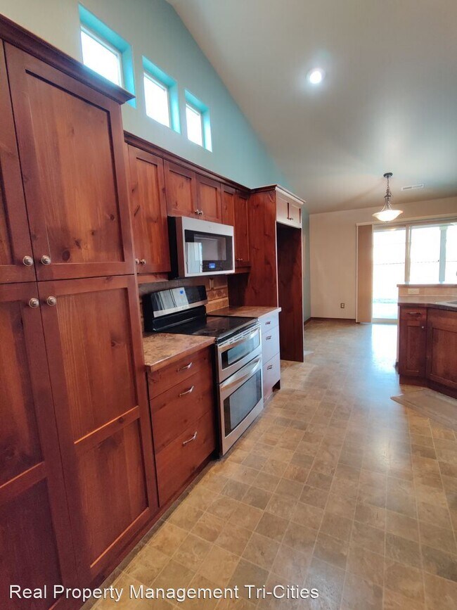 Building Photo - 3 br, 2 bath House - 1523 Sacajawea Av