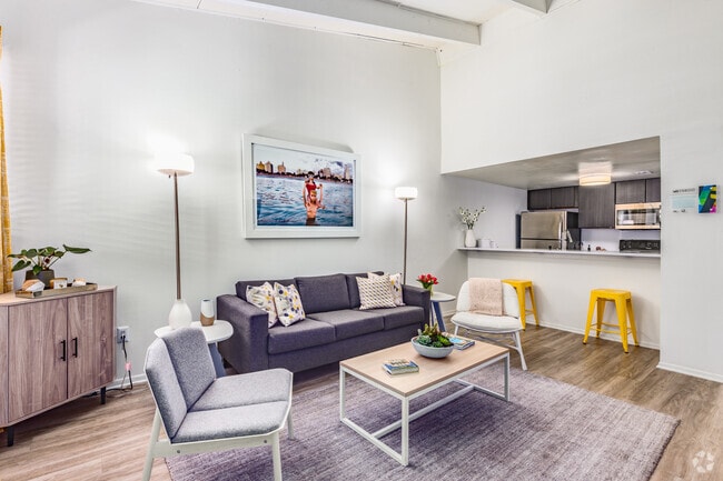 2 BR, 1 BA - 768SF - The Wynwood Apartments