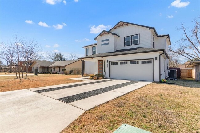 Building Photo - 2307 Lathan Ln