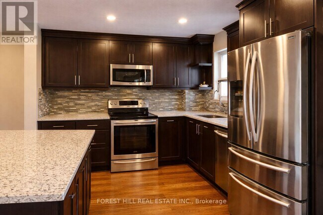 Photo du bâtiment - 166 Schell Ave