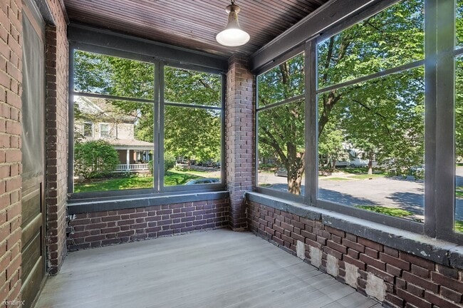 Building Photo - 2 br, 1 bath Condo - 918 Goodrich Avenue