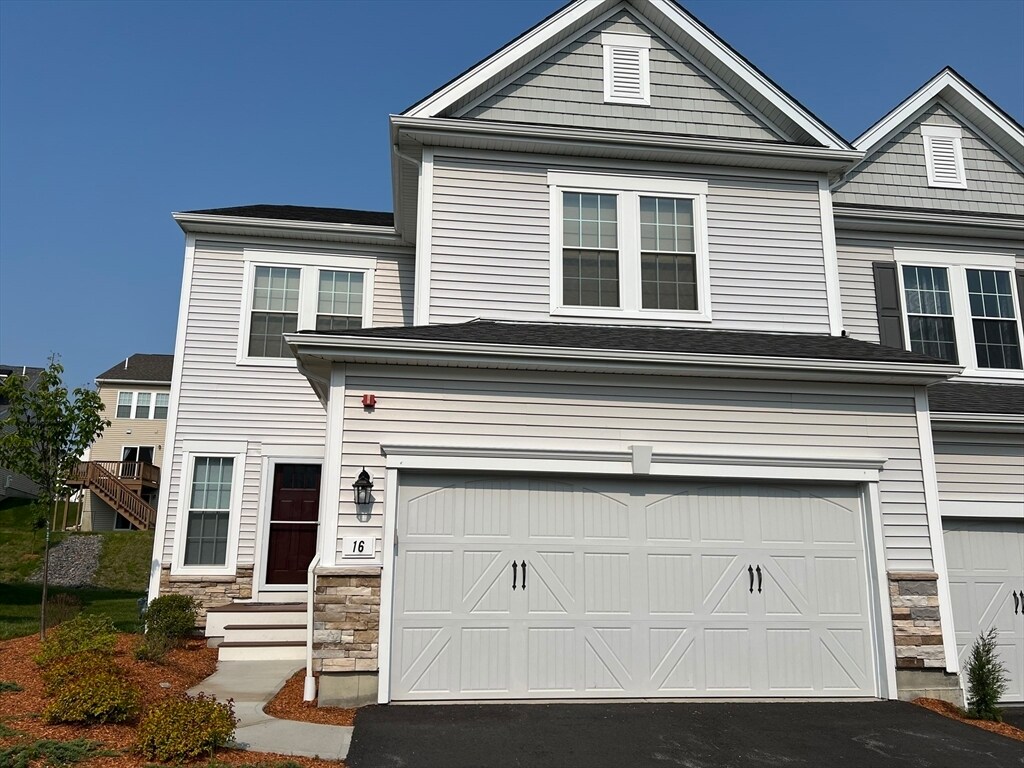 Foto principal - 16 Poplar Ln