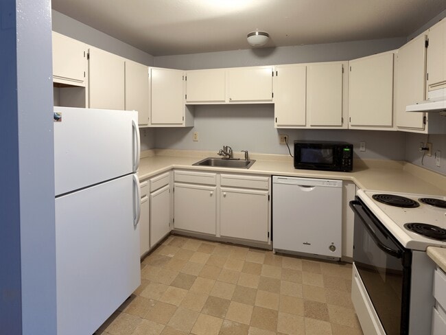 Building Photo - 58 Branch Turnpike