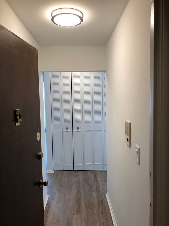 Building Photo - 3523 Central Rd