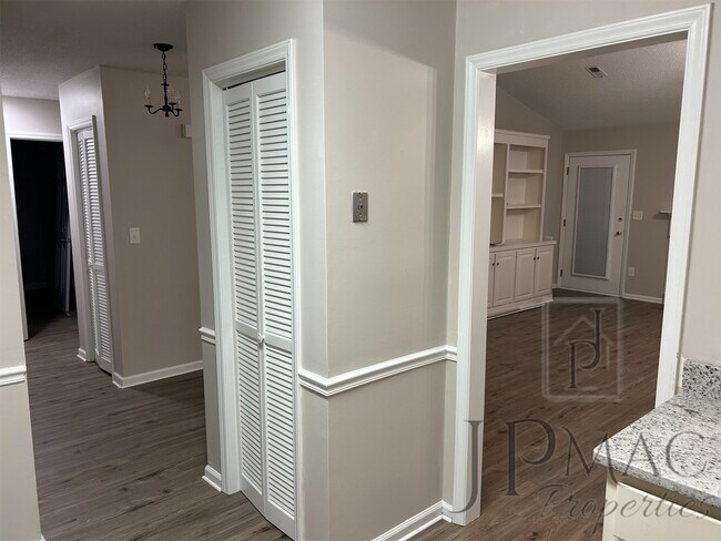 Foto del edificio - 529 Wentworth St