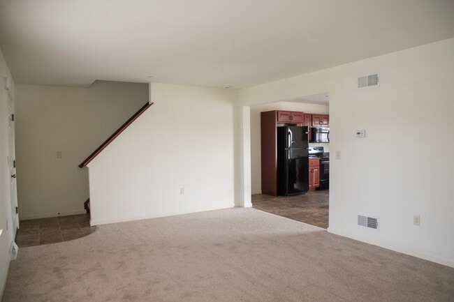 Building Photo - 320 Meadow View Dr
