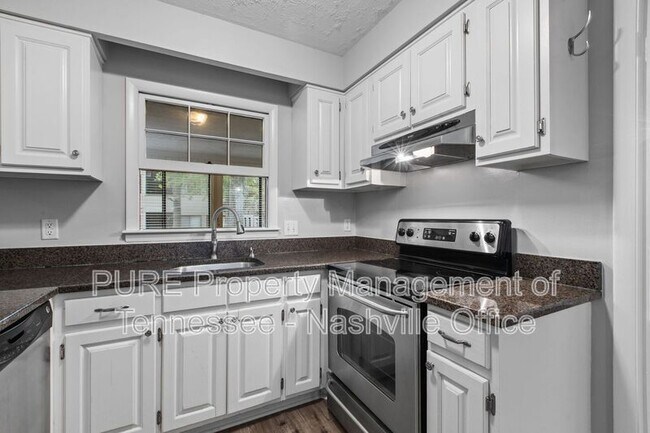 Building Photo - 3000 Hillsboro Pike