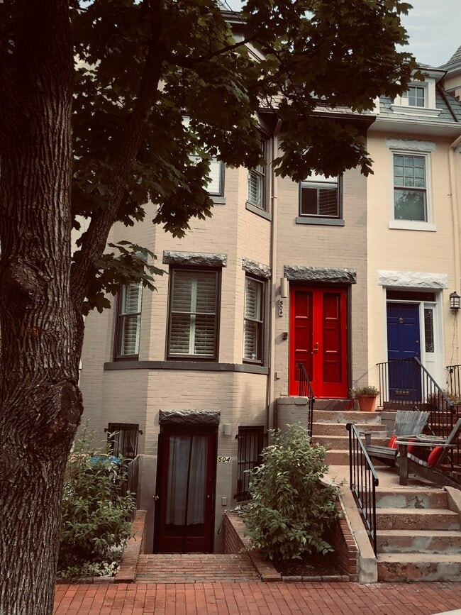 Building Photo - 504 E St NE