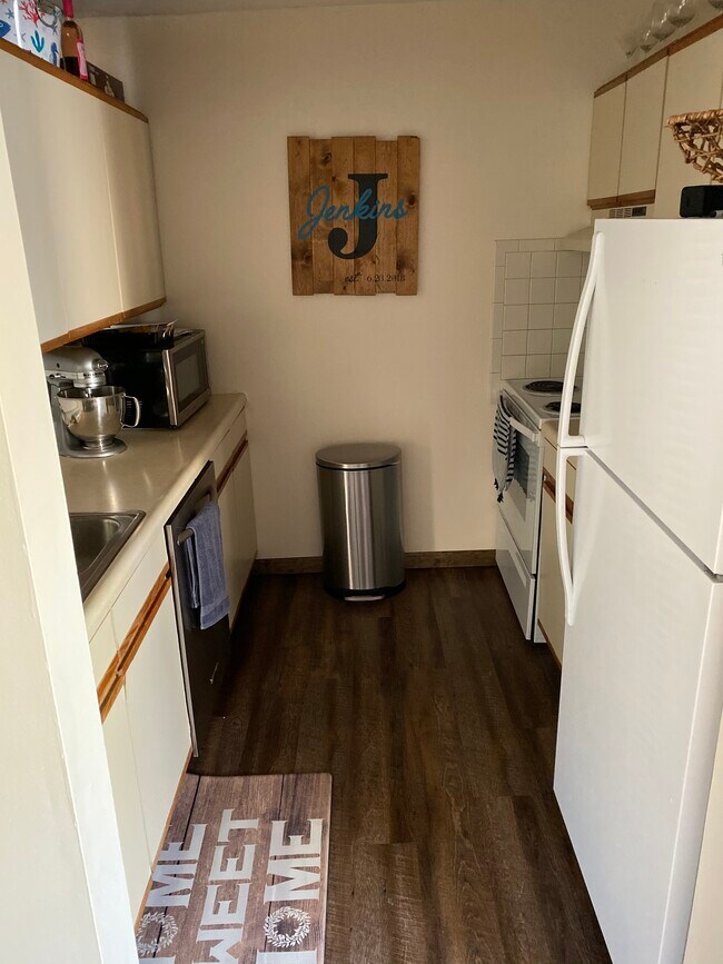 926 Stewart St Unit 1, WV 26505 Rentals in at