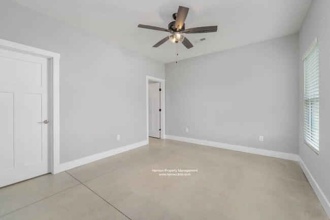 Building Photo - 2112 S Thatcher Ct