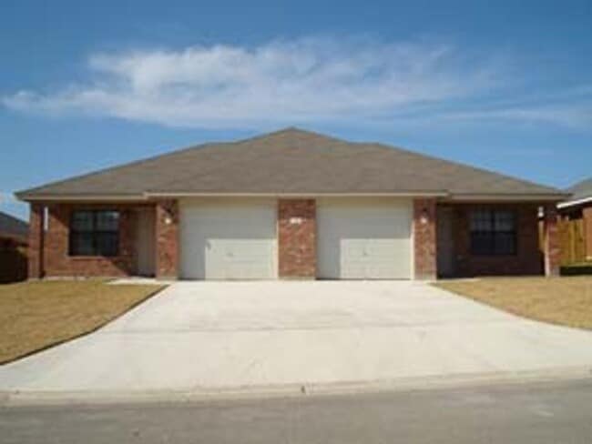 Building Photo - 311 Cedar Ridge Dr