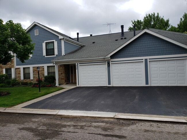 Building Photo - 552 Greystone Ln