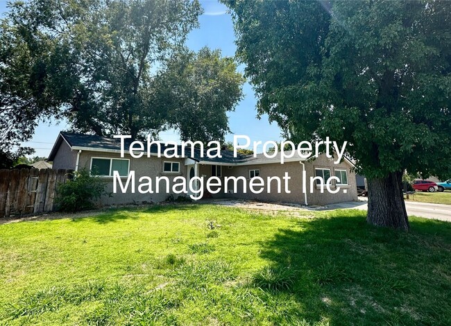 Building Photo - Charming 3 bedroom 1 bath with spacious bo...