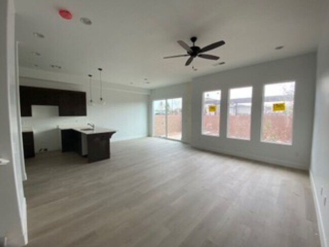 Foto del edificio - Beautiful like Brand New 3 Bedroom, 2.5 BathroomTownhome in Washington Fields!