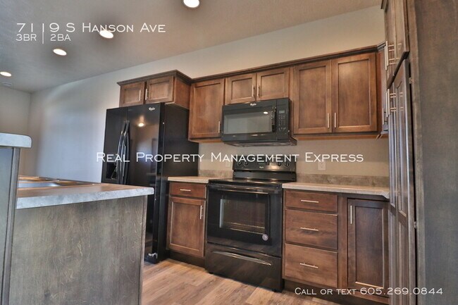 Building Photo - 7119 Hanson Ave