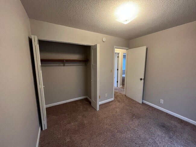 Foto del edificio - 455 E Fairlawn Dr