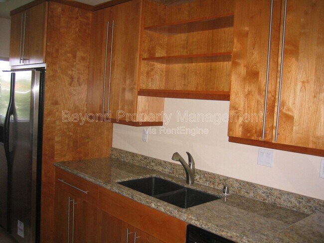 Foto del edificio - 1049 Felspar St