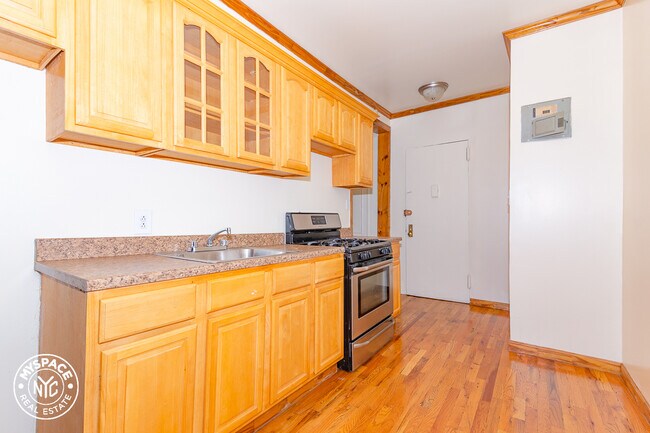 Building Photo - 1497 Carroll St