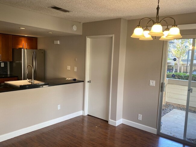 Building Photo - 4549 Alamo St