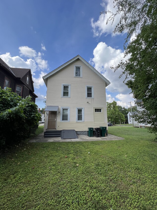 Building Photo - 1915 Clarion Ave